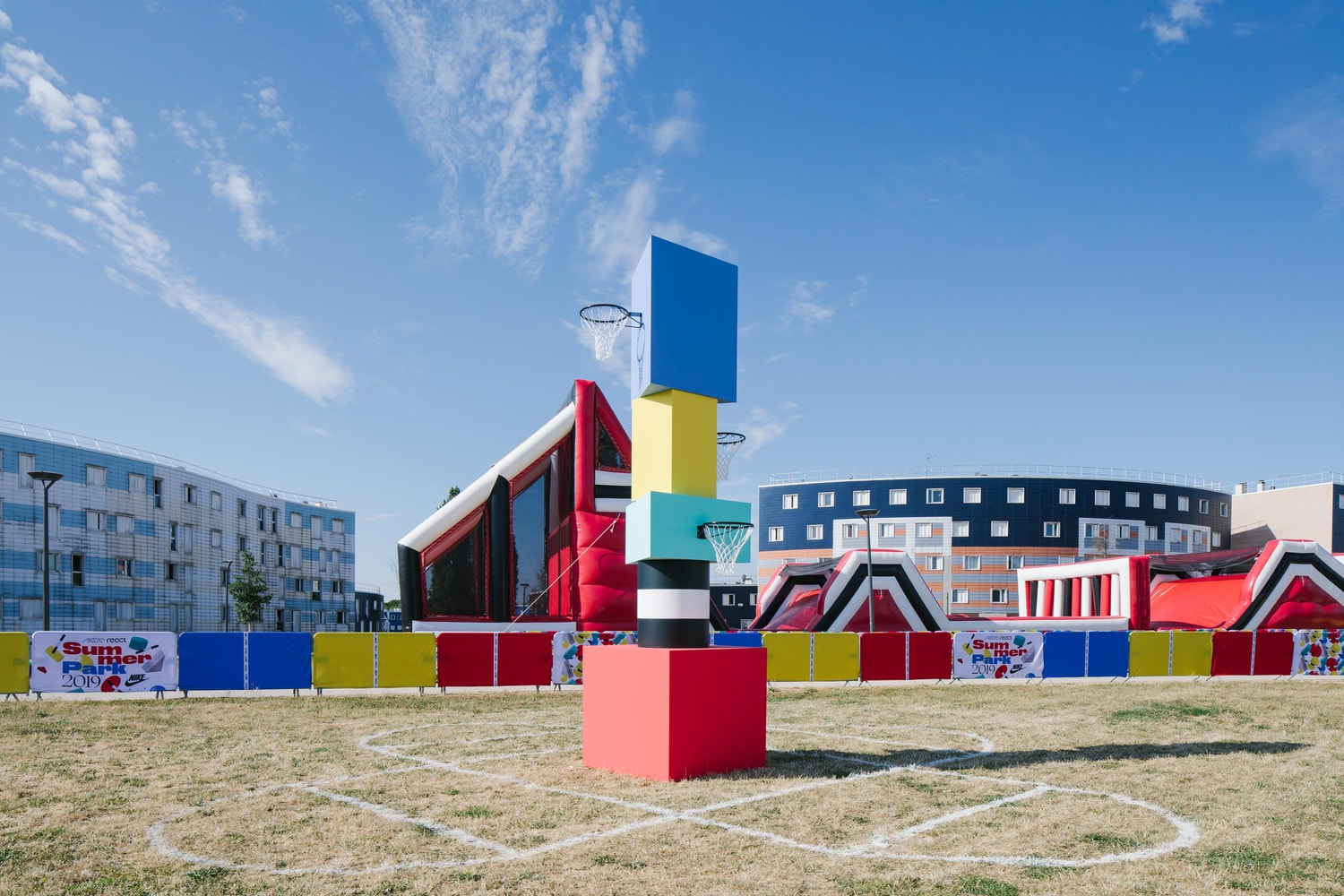 Nike transforme le quartier de La Grande Borne à Grigny en un parc d'attractions le temps d'un weekend