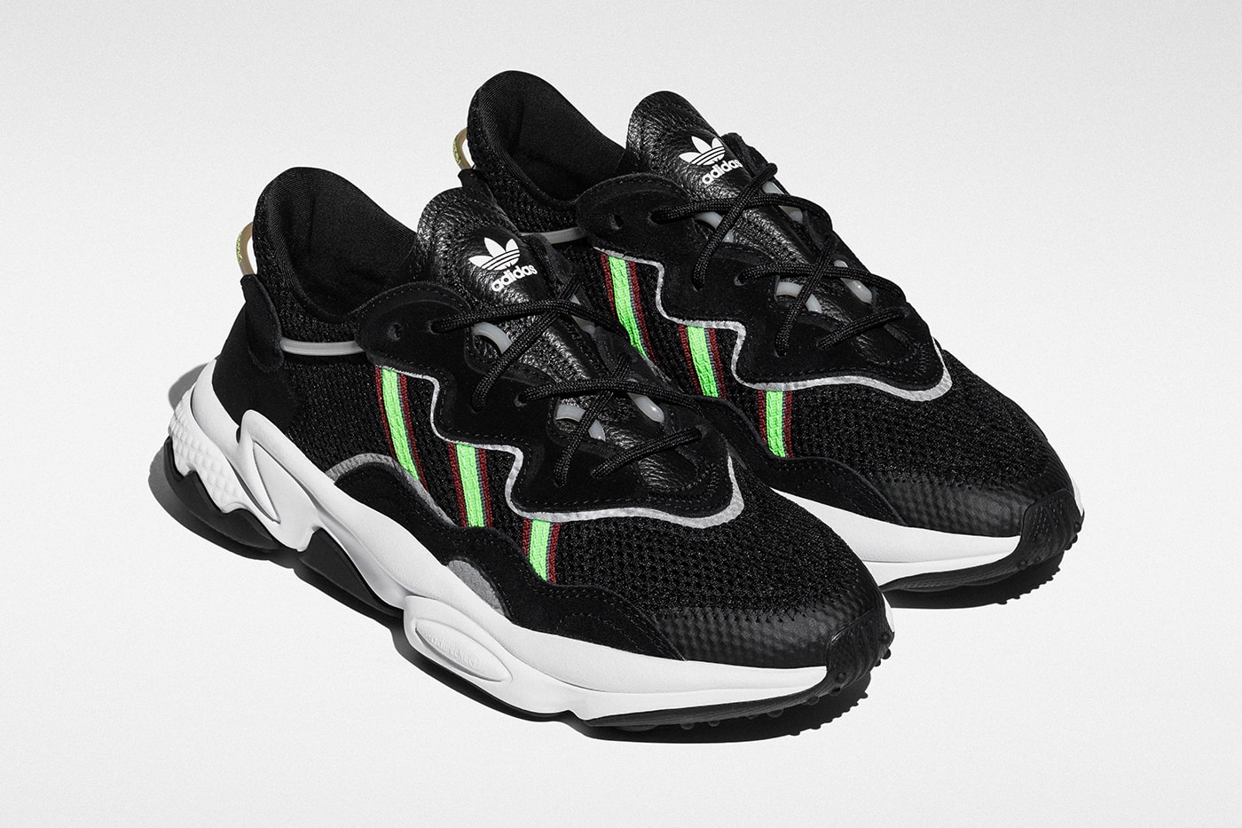 Photo adidas OZWEEGO LXCON