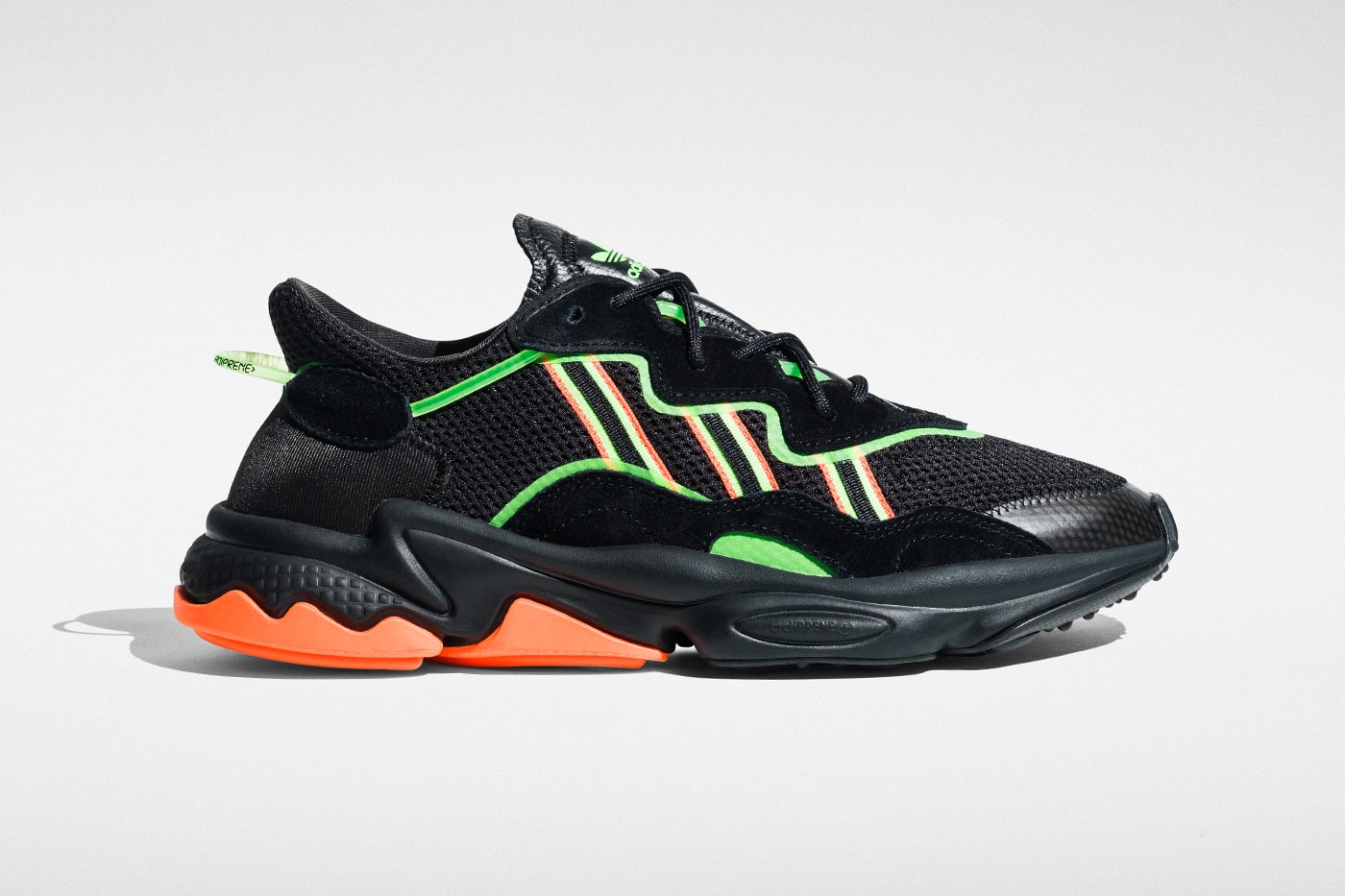 Photo adidas OZWEEGO LXCON