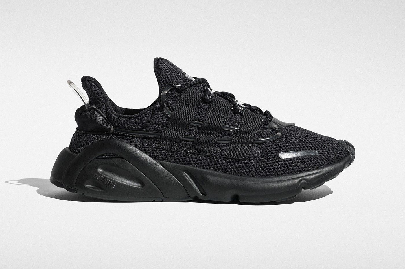 Photo adidas OZWEEGO LXCON