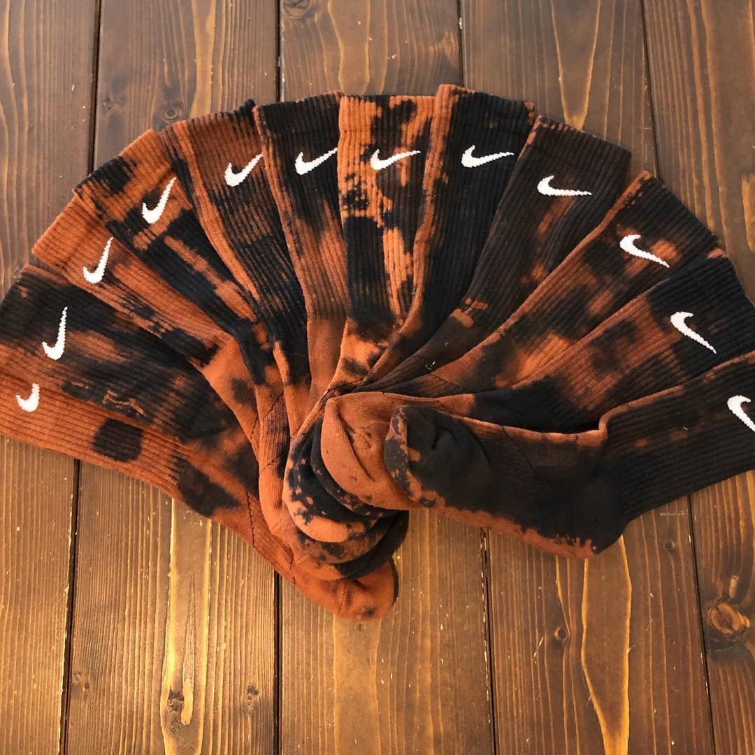 Maison Mère met en vente une série de pièces Nike tie and dye
