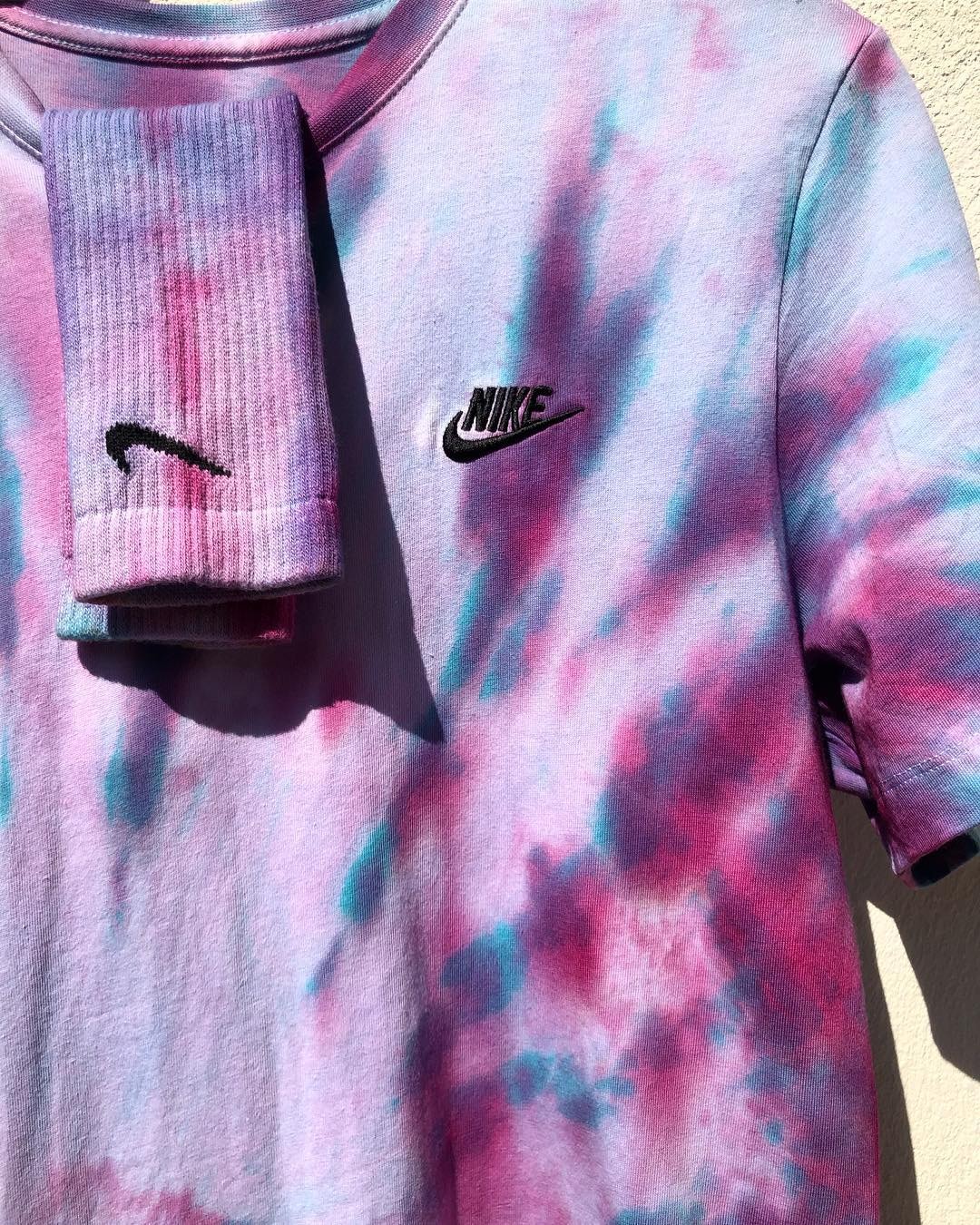 Maison Mère met en vente une série de pièces Nike tie and dye