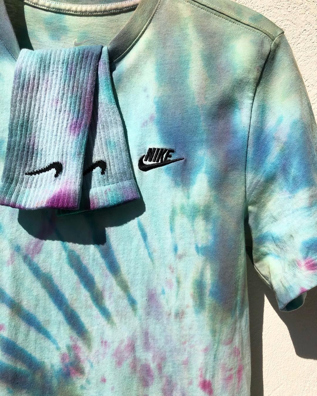 Maison Mère met en vente une série de pièces Nike tie and dye