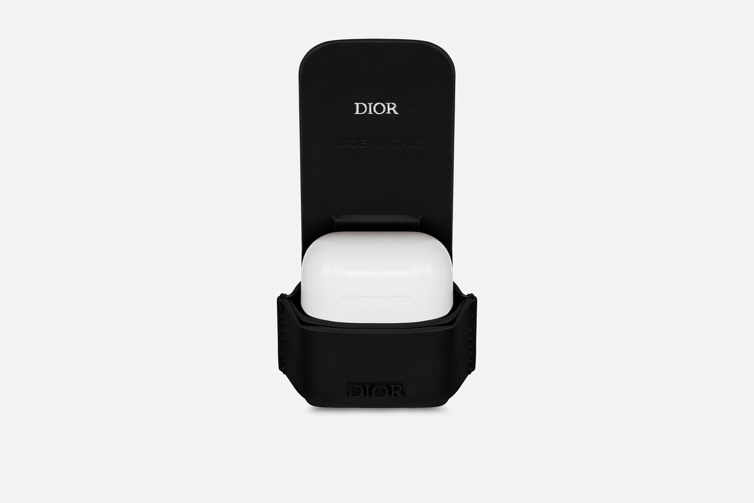 Dior dévoile un étui en cuir pour AirPods