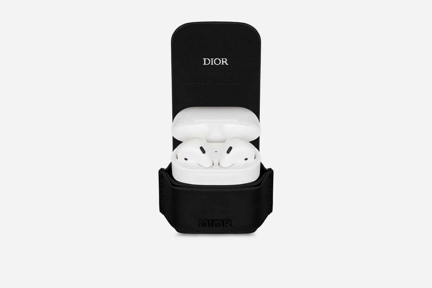 Dior dévoile un étui en cuir pour AirPods