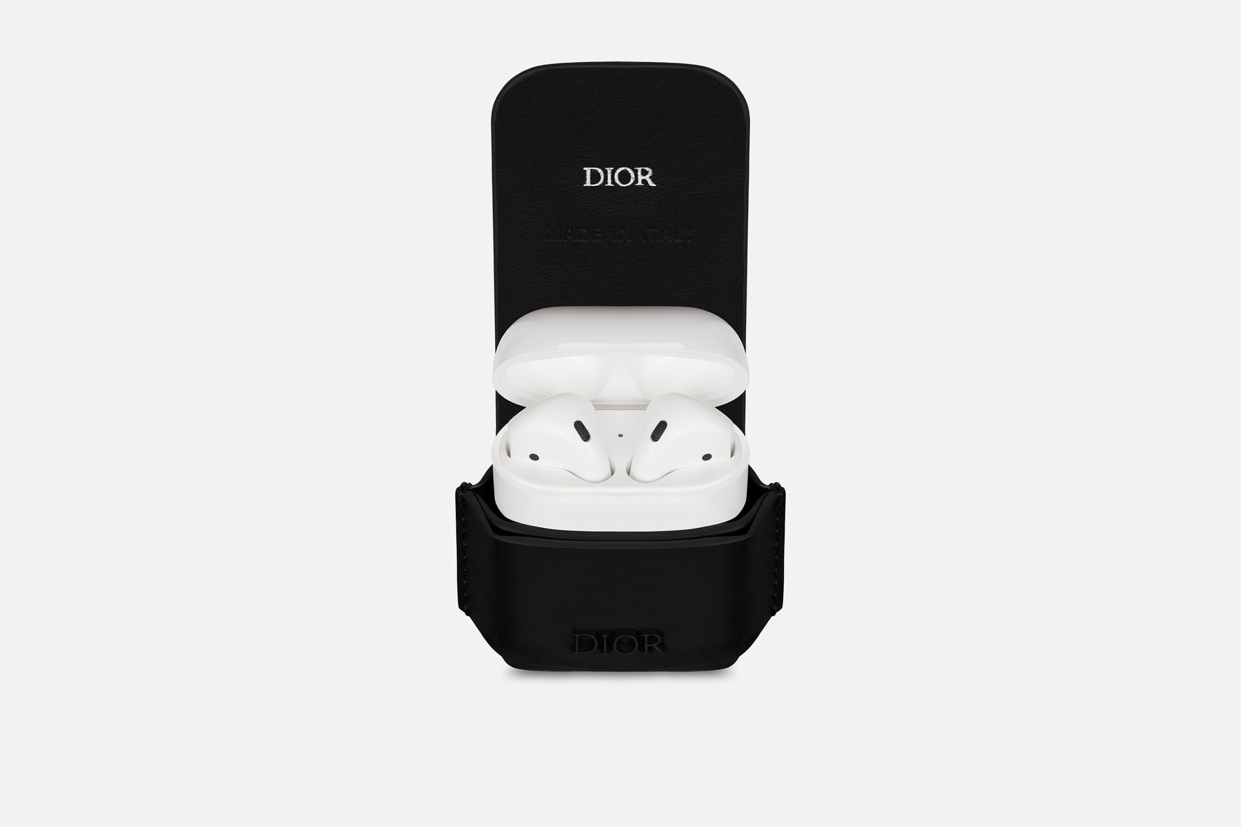 Dior dévoile un étui en cuir pour AirPods