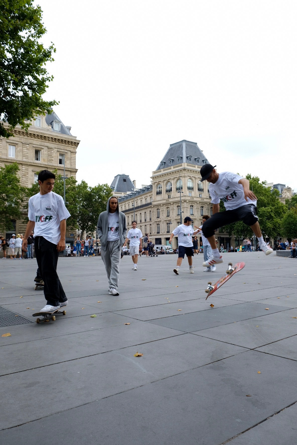 Dayoff Paris sort un tee-shirt hommage à l'Algérie en vue de la finale de la CAN