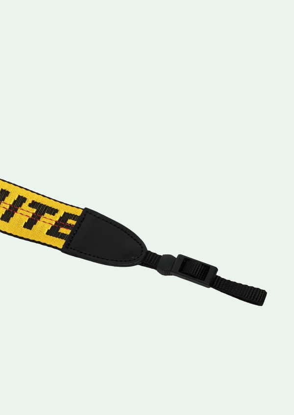 Off-White dévoile une sangle pour appareil photo à l'image son emblématique ceinture industrielle