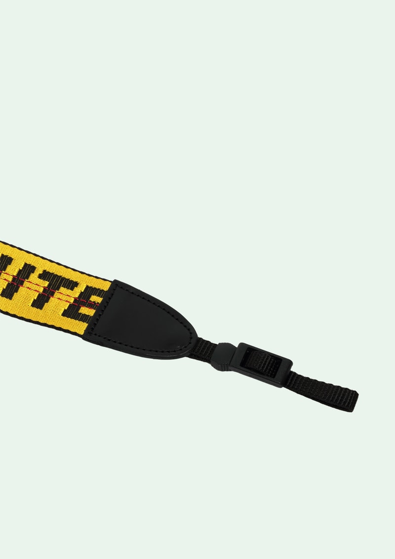 Off-White dévoile une sangle pour appareil photo à l'image son emblématique ceinture industrielle