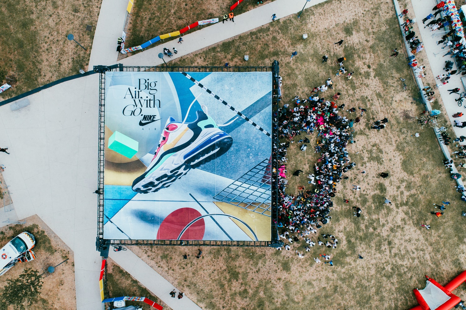 Nike transforme le quartier de La Grande Borne à Grigny en un parc d'attractions le temps d'un weekend