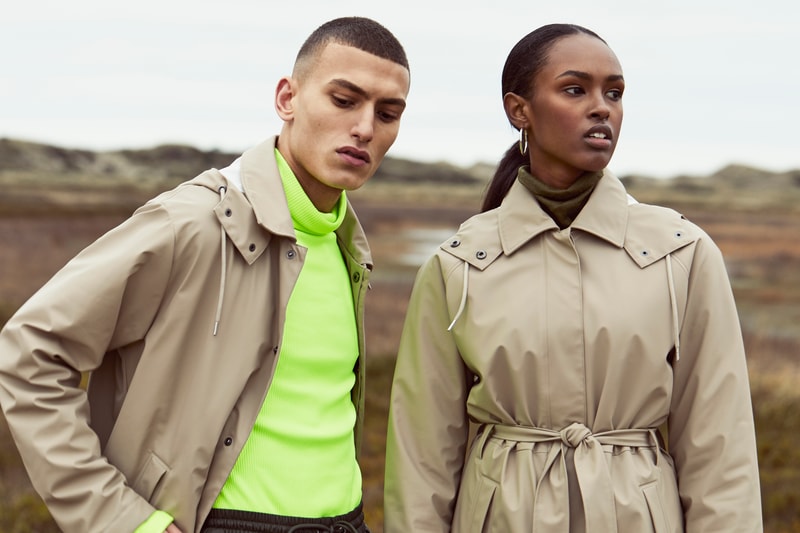 Dans sa collection "Transitional" RAINS revisite ses classiques