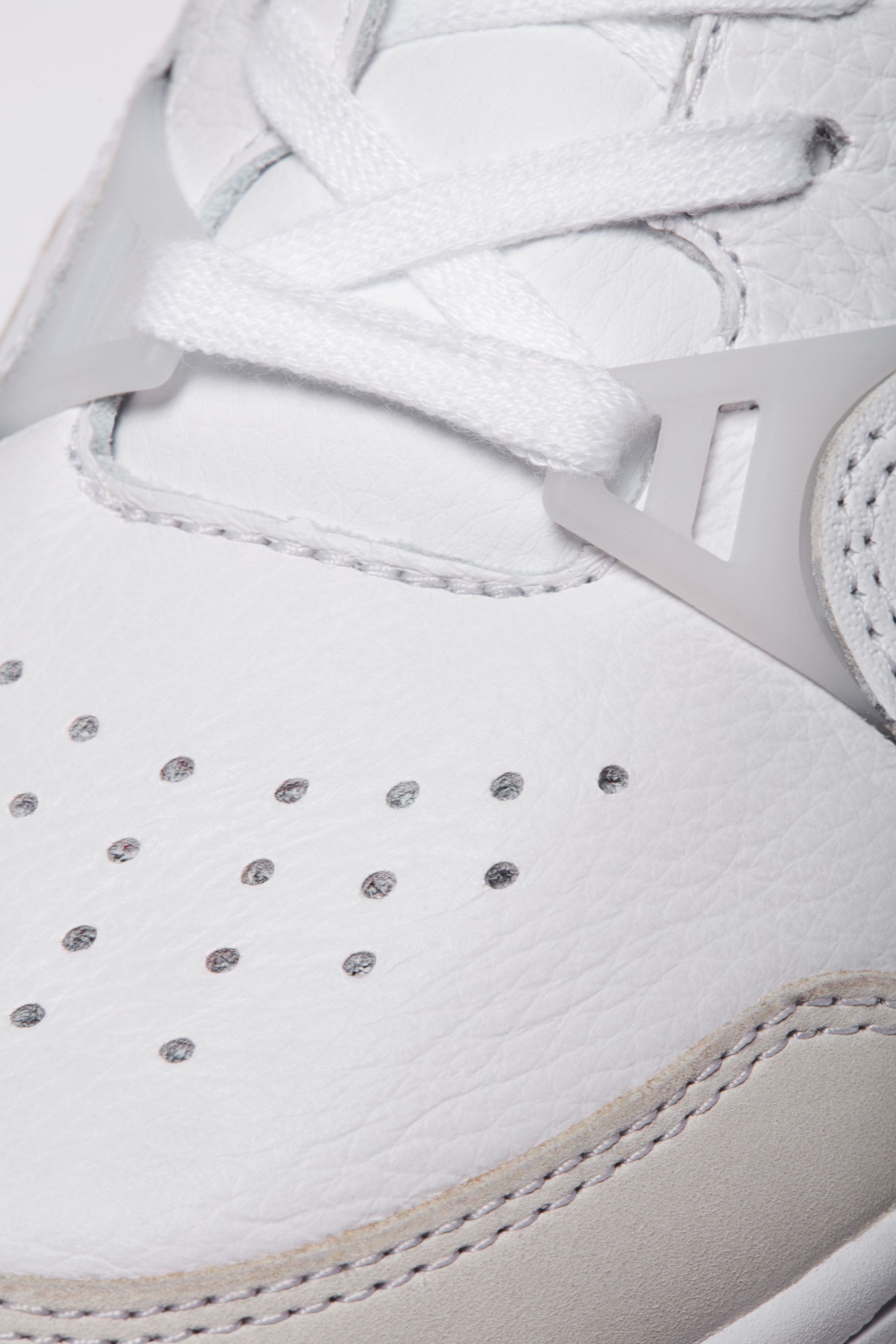 Lacoste revisite sa sneaker Court Slam avec une semelle volumineuse