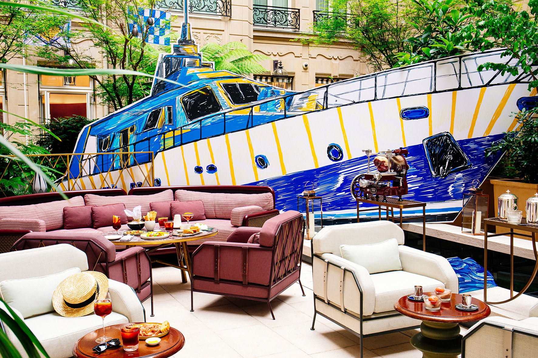 L'artiste Alexandre Benjamin Navet transforme la terrasse du Crillon en Yatch Club