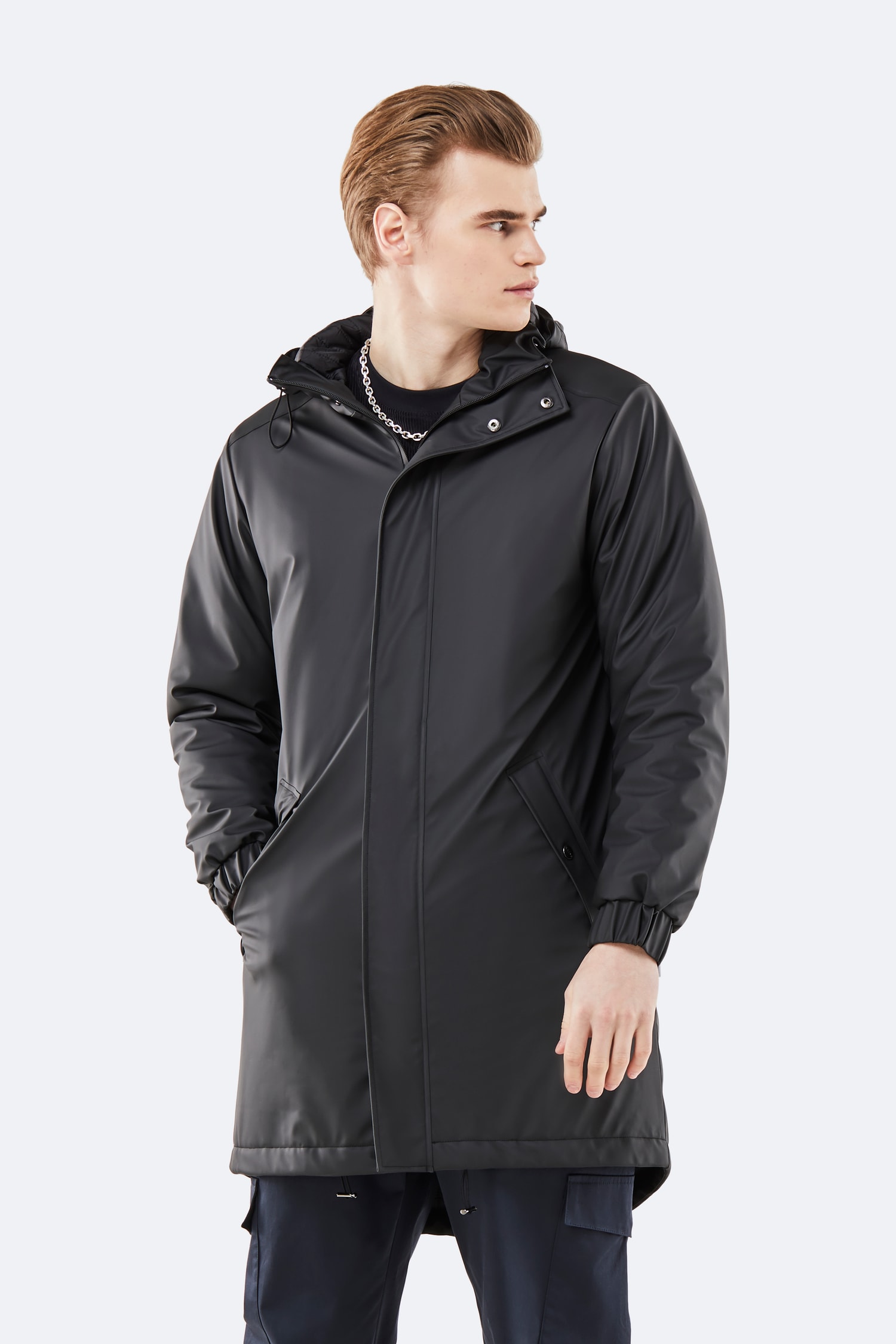 Dans sa collection "Transitional" RAINS revisite ses classiques