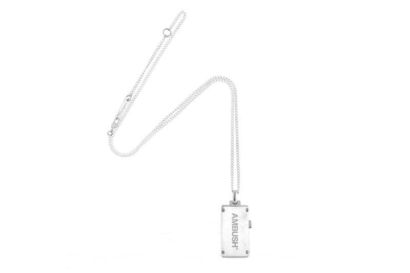 AMBUSH : Un collier pour homme avec une clé USB de 16GB
