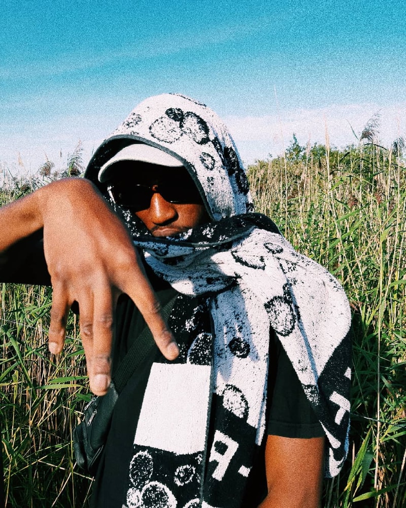 À l'écoute - L'EP MEGA MODE "tout droit venu de la sphère" par le rappeur suisse Mega