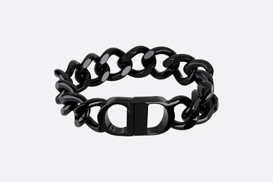 Dior dévoile une série de colliers et bracelets en argent et laiton