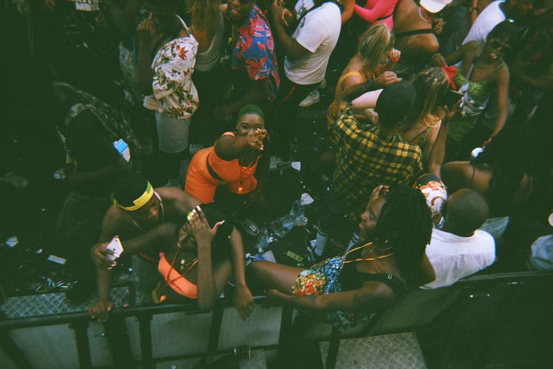 Plongée dans l'ambiance électrique du Carnaval de Notting Hill