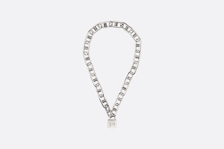 Dior dévoile une série de colliers et bracelets en argent et laiton