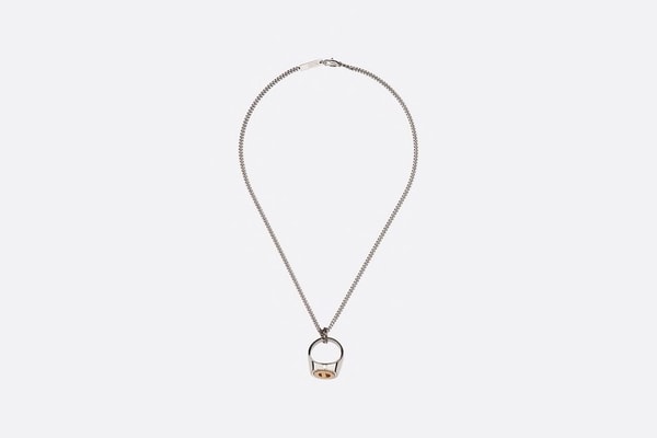 Dior dévoile une série de colliers et bracelets en argent et laiton