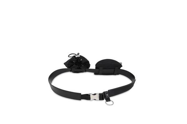 Prada révèle un sac ceinture multi-poches