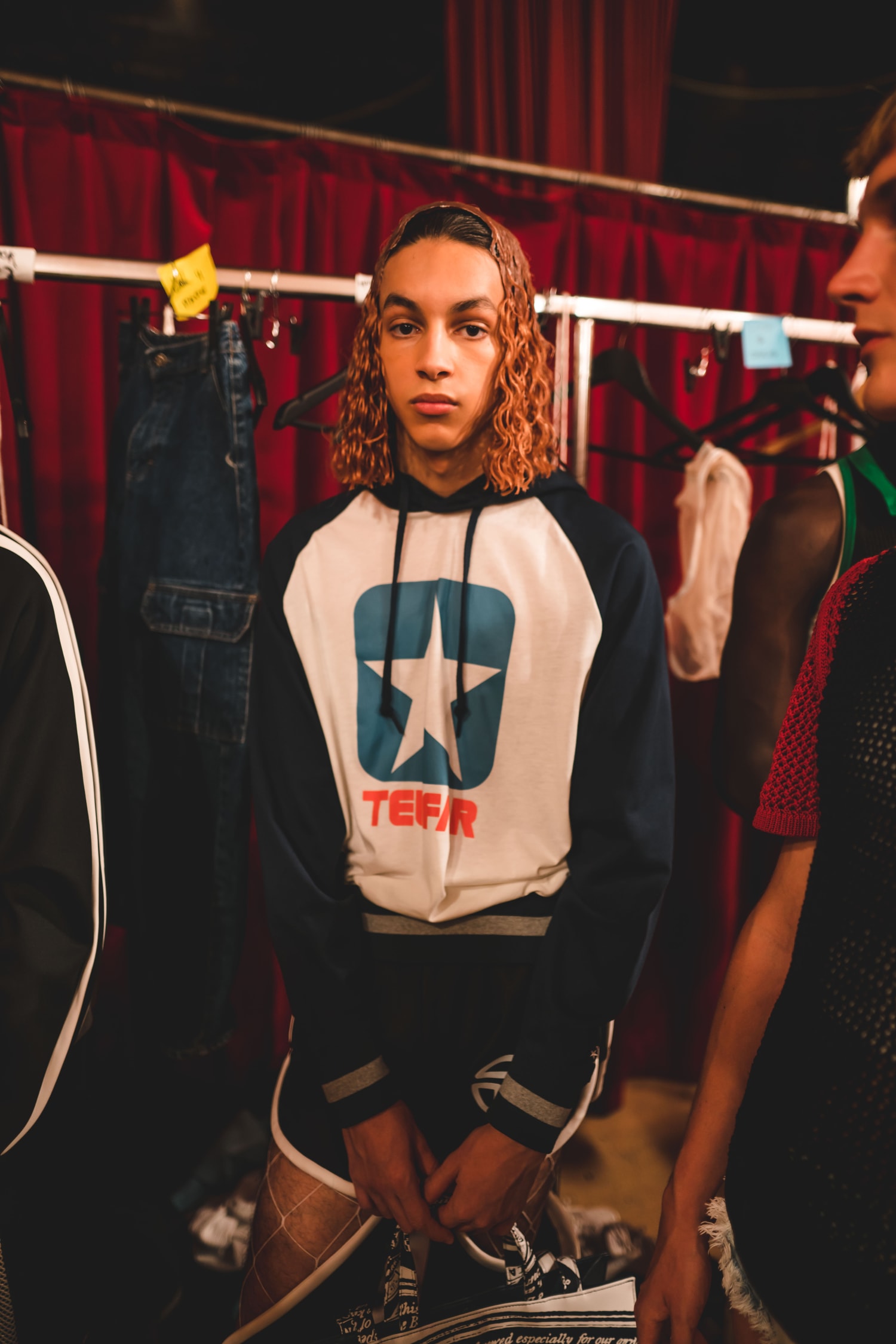 Telfar présente un défilé unisexe à la Fashion Week de Paris pour redonner le pouvoir "aux putains de gens"