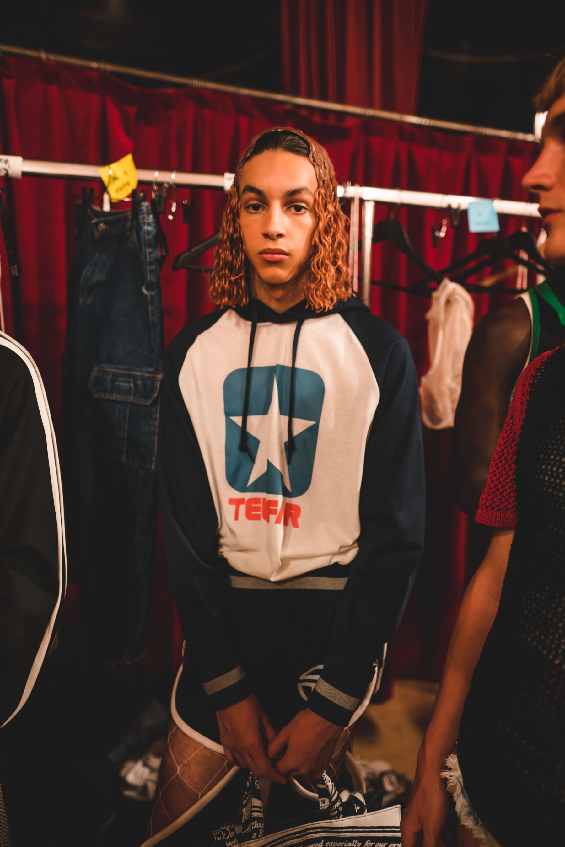 Telfar présente un défilé unisexe à la Fashion Week de Paris pour redonner le pouvoir "aux putains de gens"