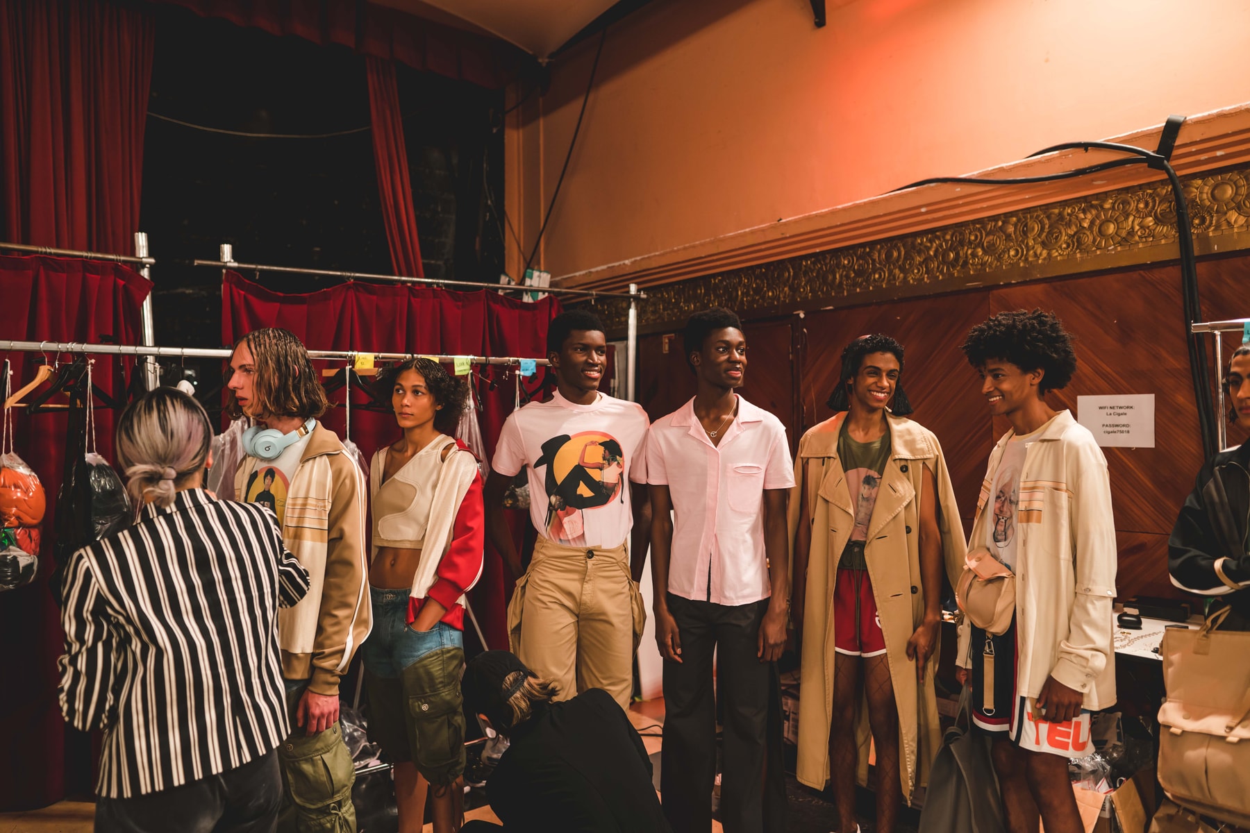Telfar présente un défilé unisexe à la Fashion Week de Paris pour redonner le pouvoir "aux putains de gens"
