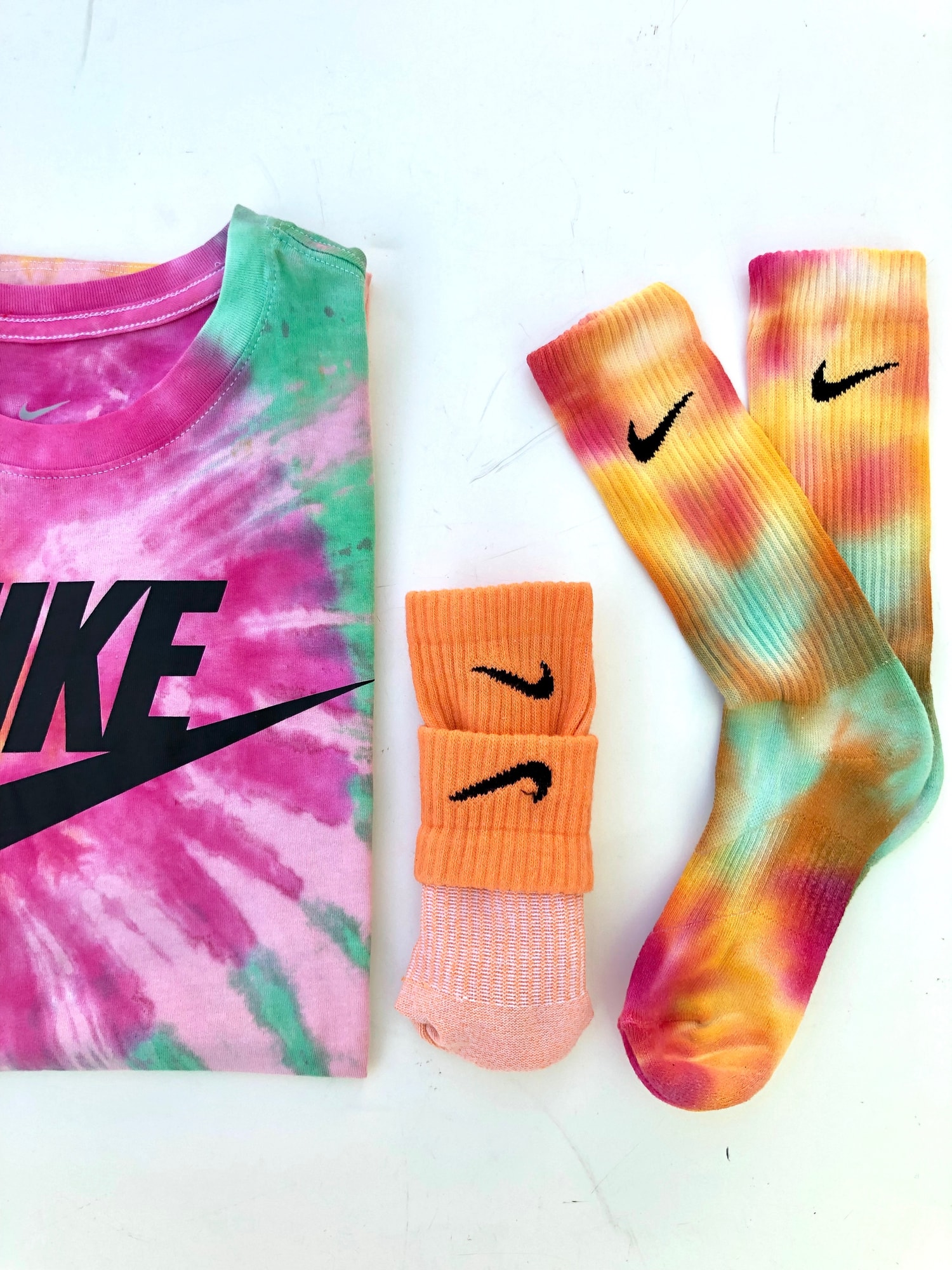 Photos Maison Mère Nike tie and dye