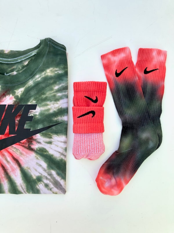 Photos Maison Mère Nike tie and dye