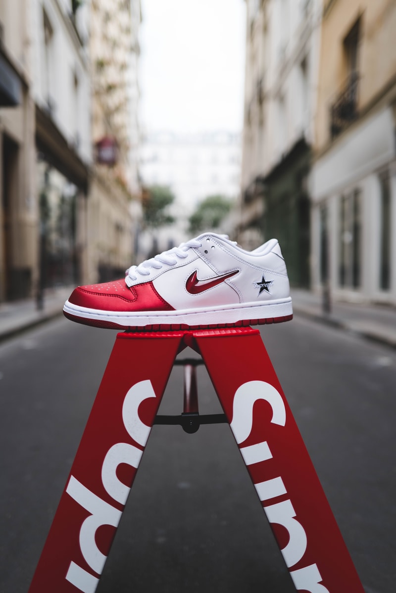 Supreme x Nike SB Dunk Low : Zoom sur la "Varsity Red"