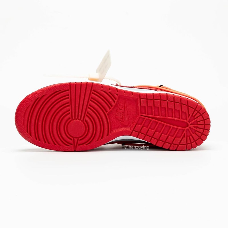 Photo Off-White™ x Nike Dunk Low rouge