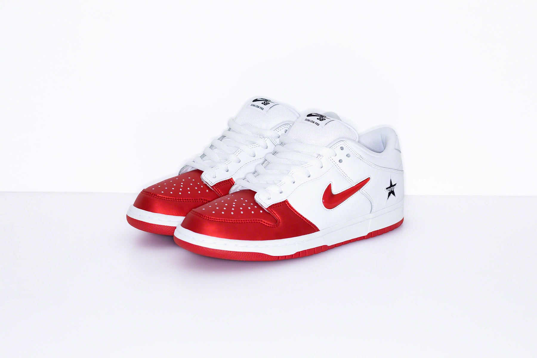 Supreme x Nike SB Dunk Low