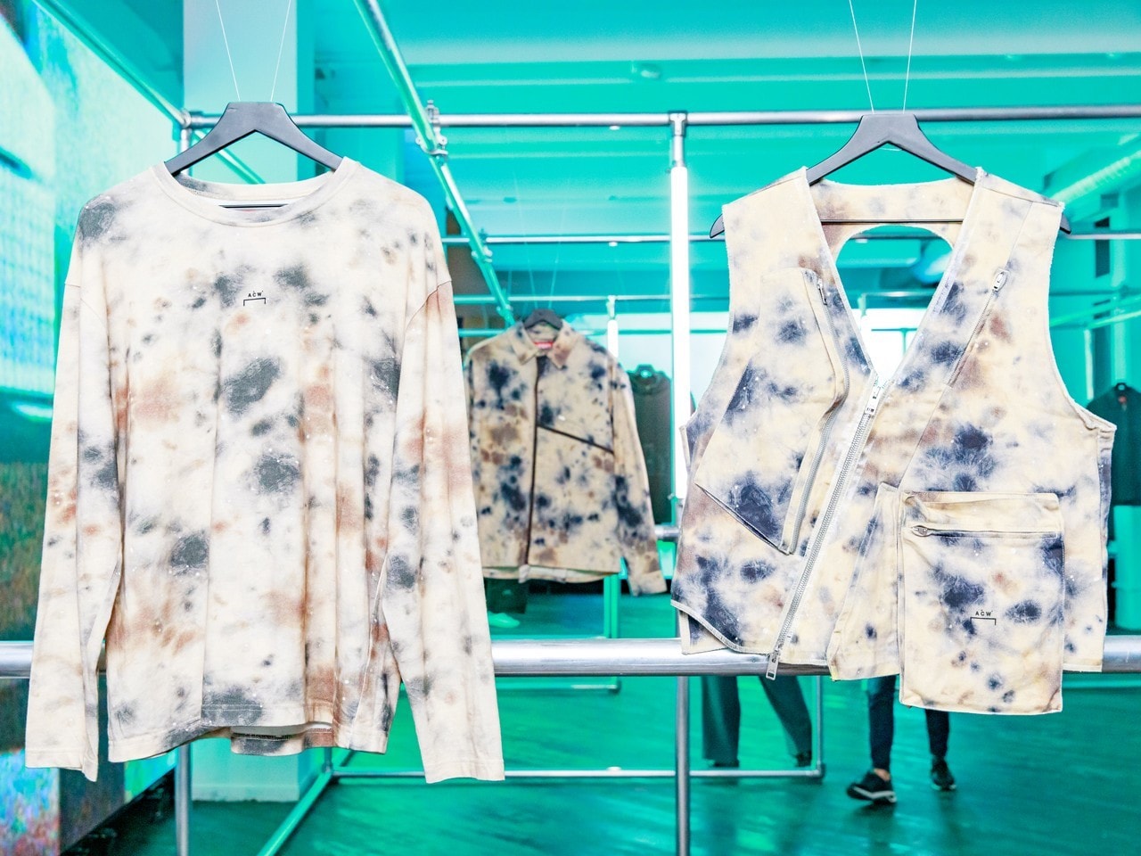 Photo Off-White™ x PNL