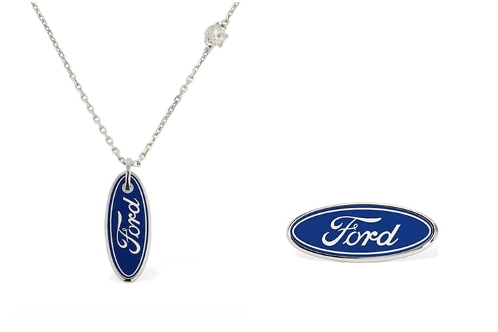 La collab Versace x Ford est désormais disponible