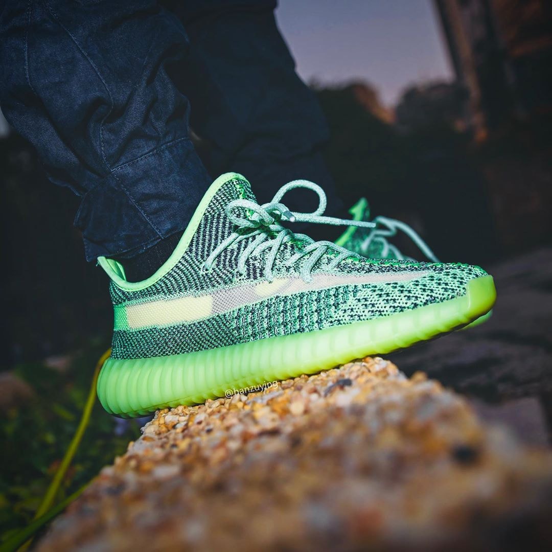 Photos YEEZY BOOST 350 V2 YEEZREEL
