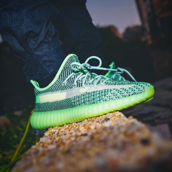 Photos YEEZY BOOST 350 V2 YEEZREEL