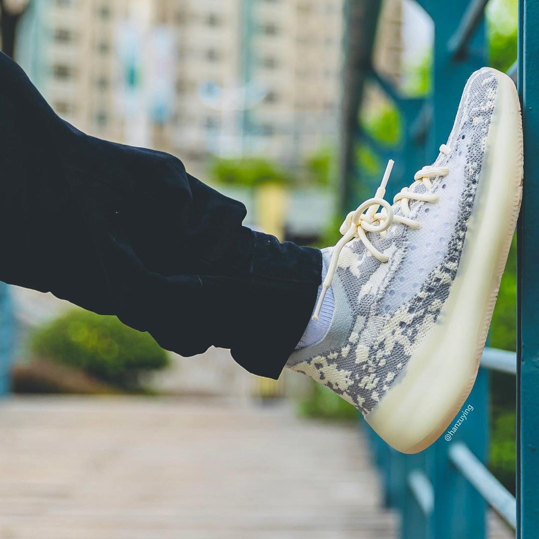 Photo YEEZY 350 V3