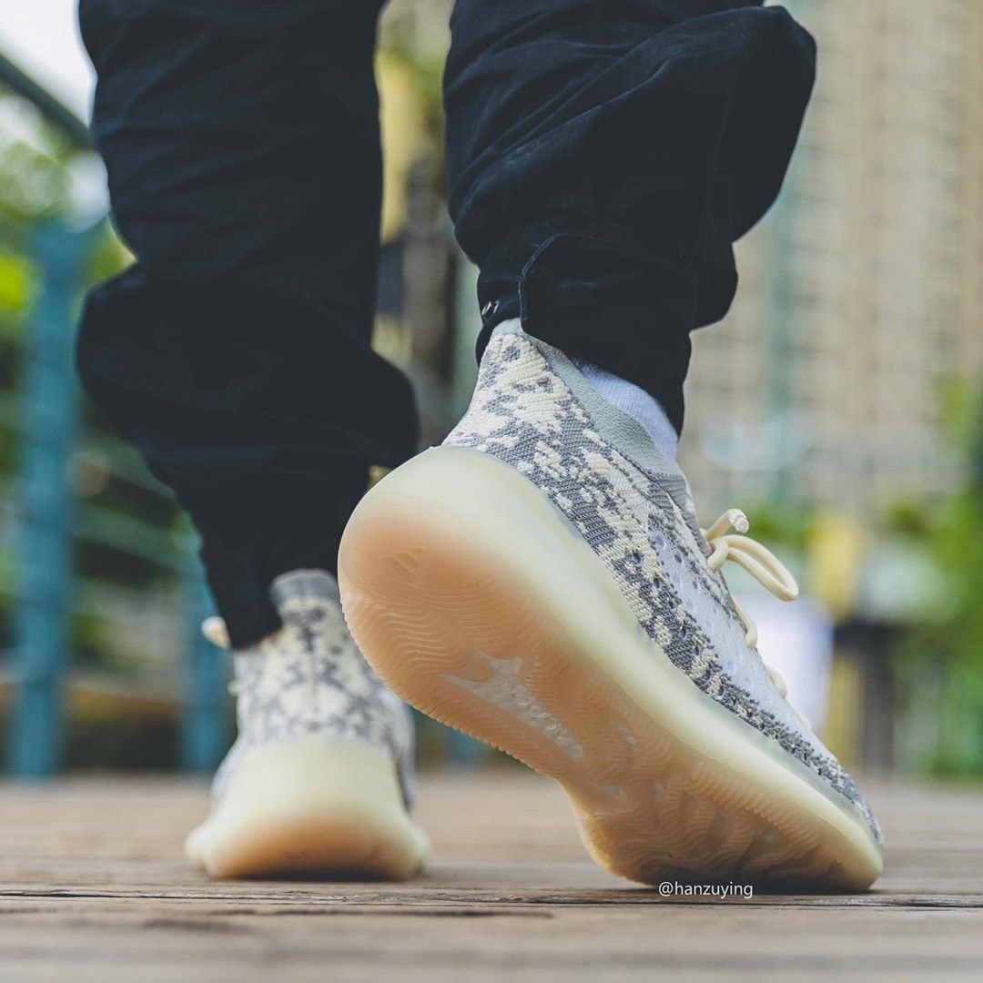 Photo YEEZY 350 V3