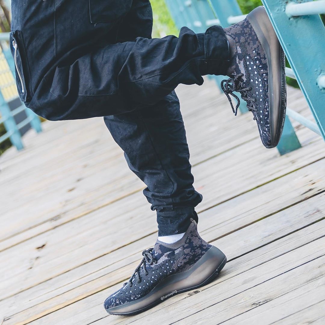 Photo YEEZY 350 V3