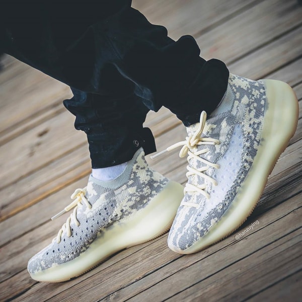 Photo YEEZY 350 V3