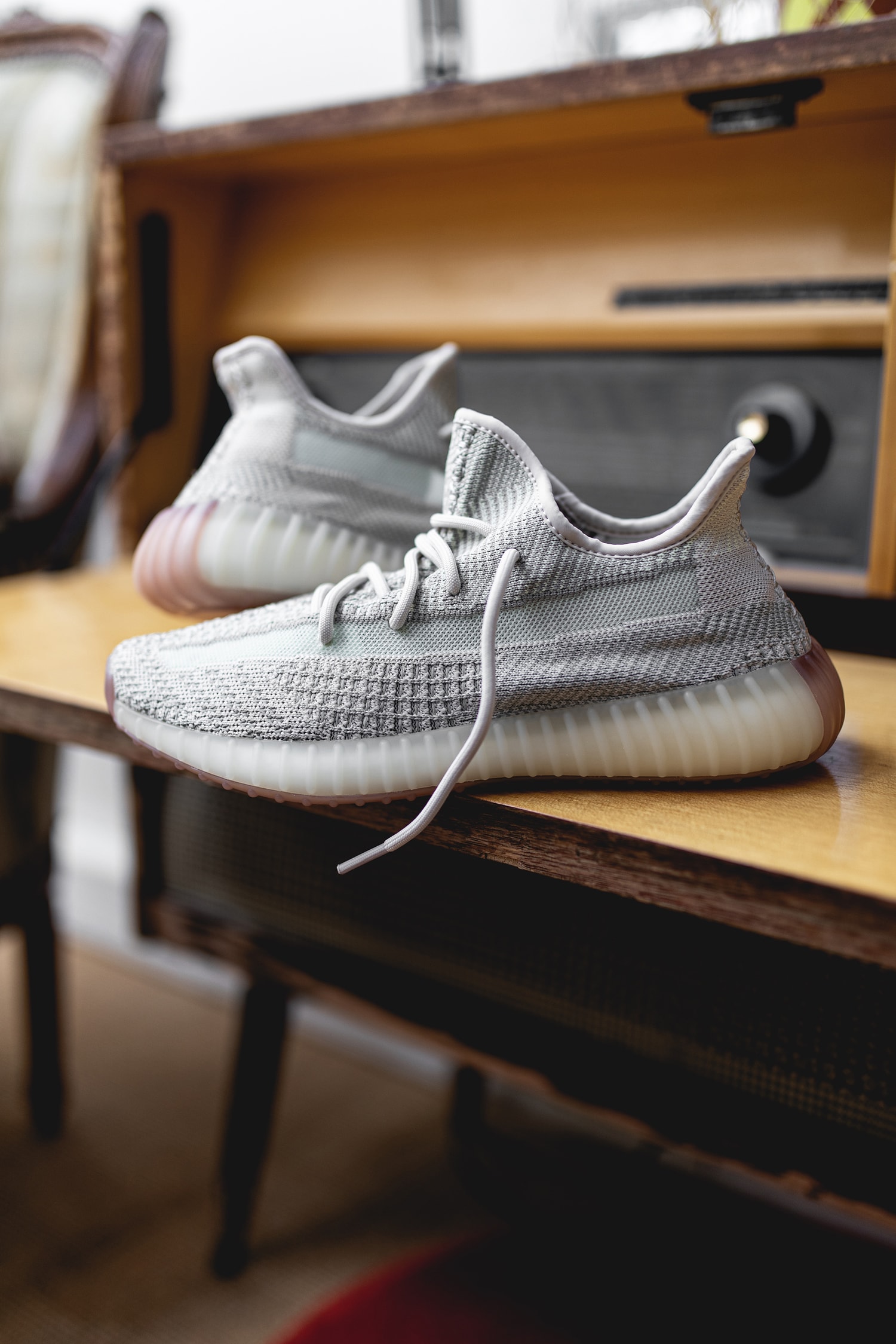 YEEZY BOOST 350 V2 Citrin Cloud White photos
