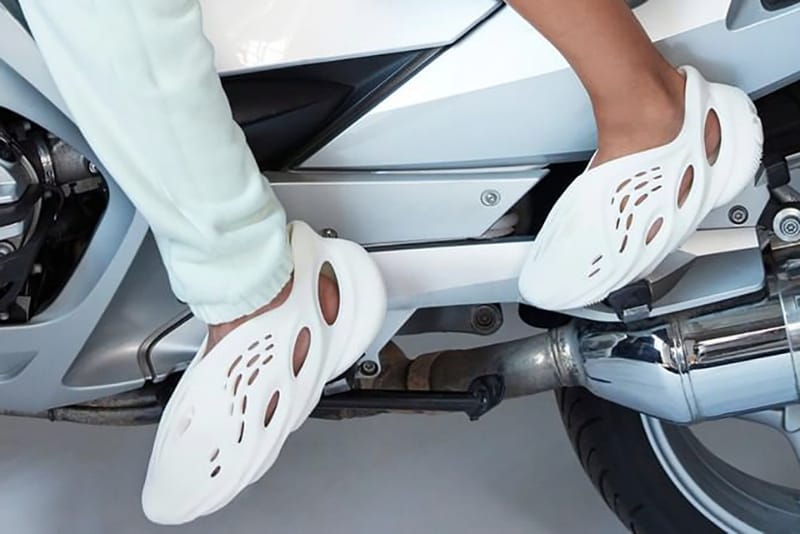 De premiers visuels détaillés des sabots YEEZY façon Crocs