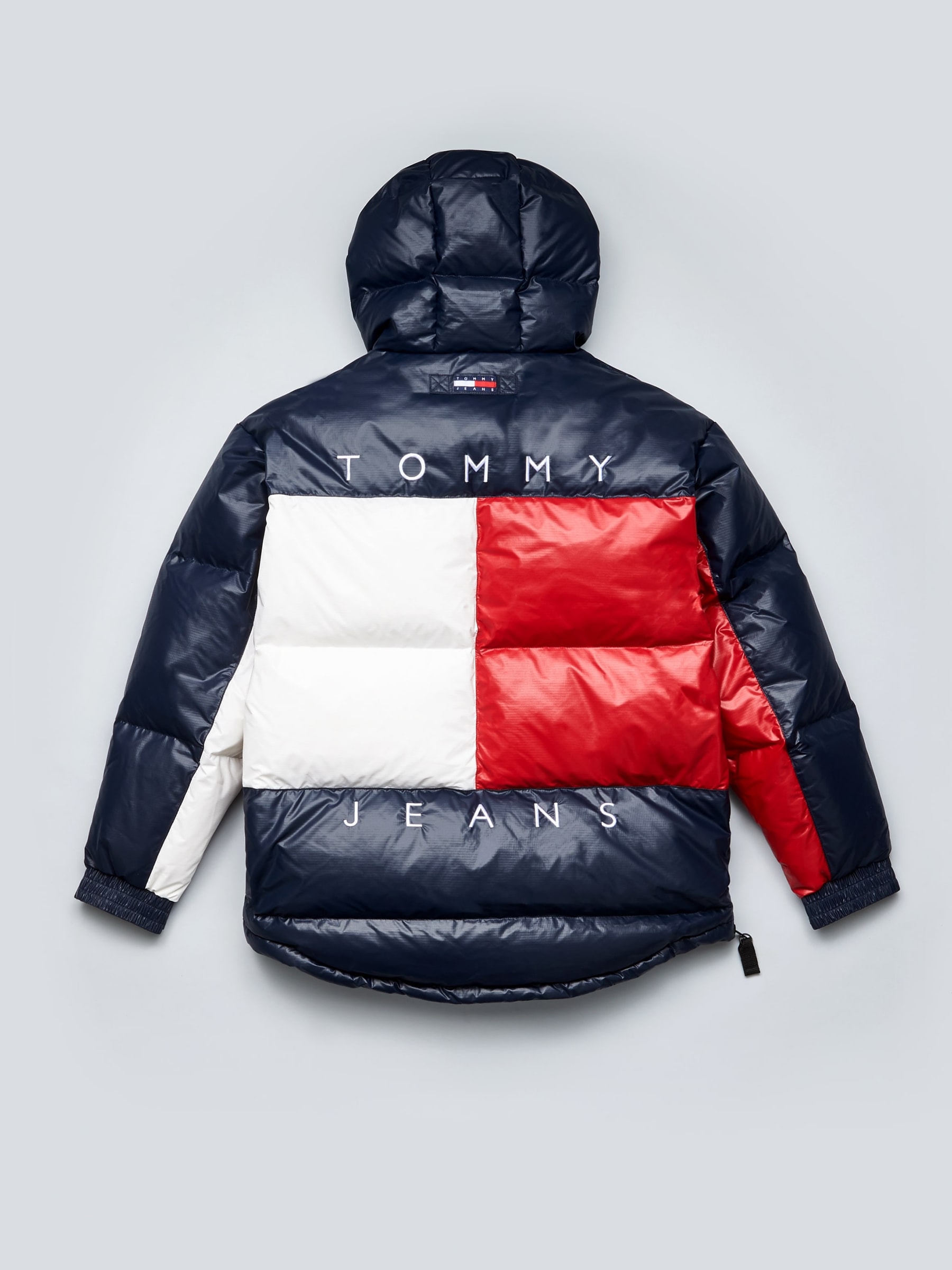 Tommy Jeans réédite des pièces vintage dans une nouvelle collection capsule