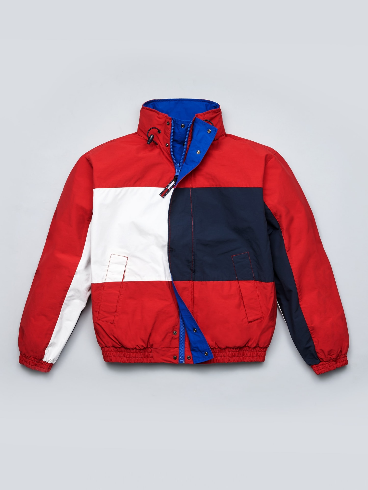 Tommy Jeans réédite des pièces vintage dans une nouvelle collection capsule