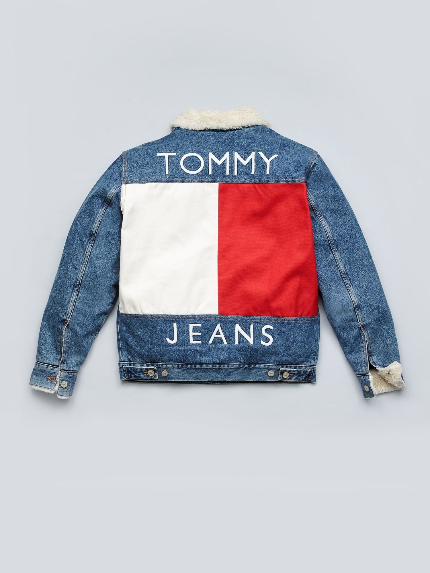 Tommy Jeans réédite des pièces vintage dans une nouvelle collection capsule