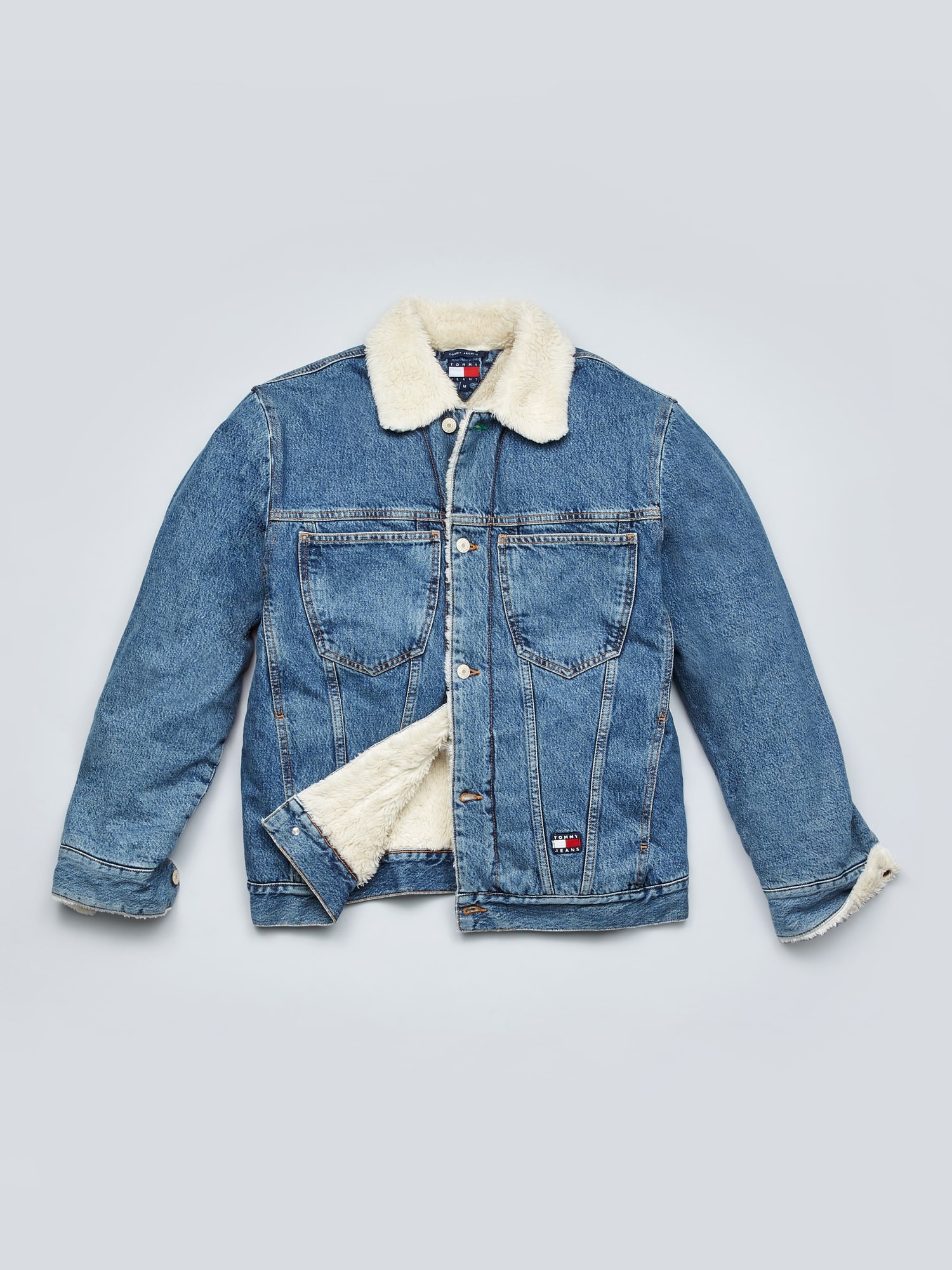 Tommy Jeans réédite des pièces vintage dans une nouvelle collection capsule