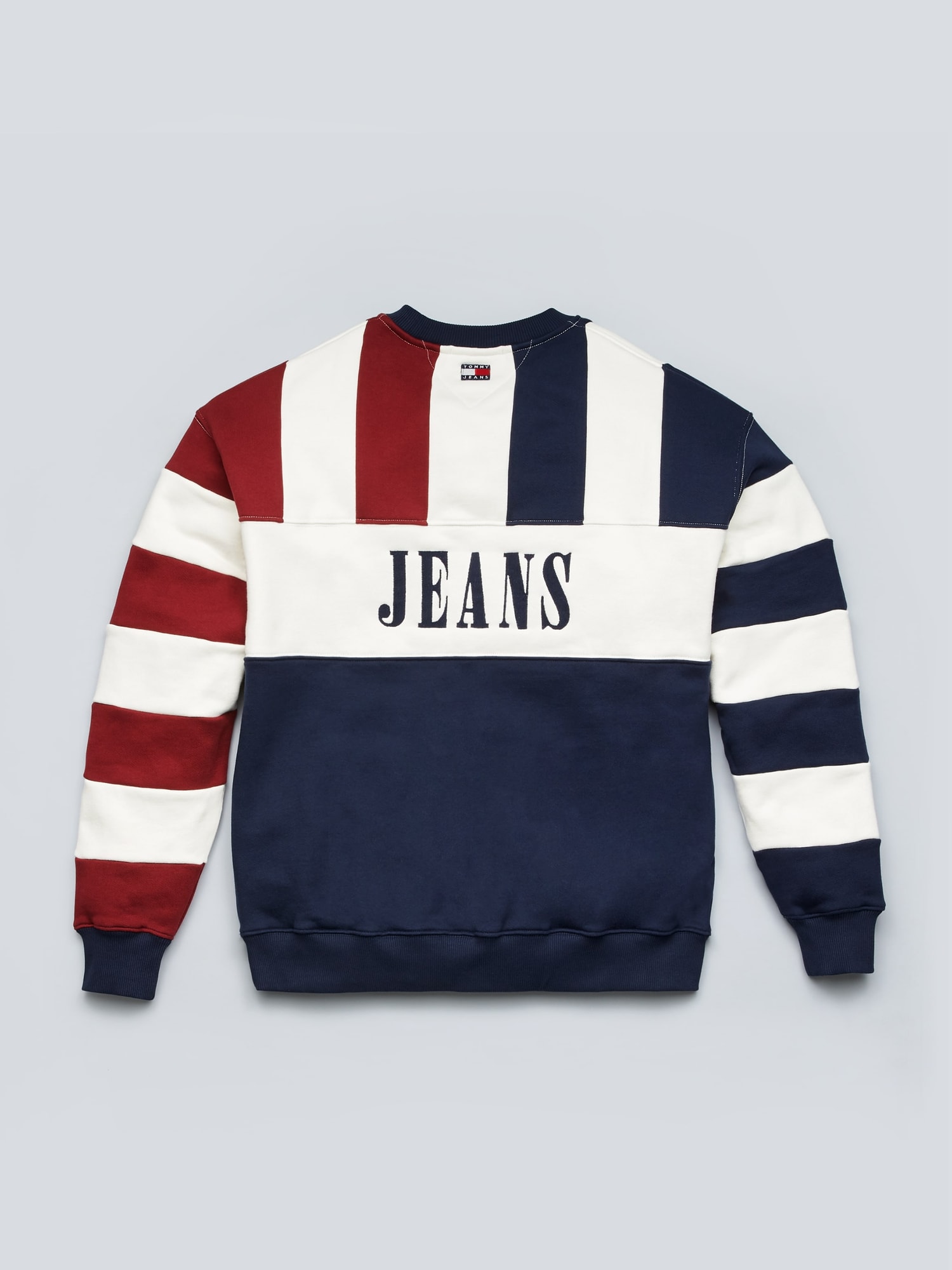 Tommy Jeans réédite des pièces vintage dans une nouvelle collection capsule