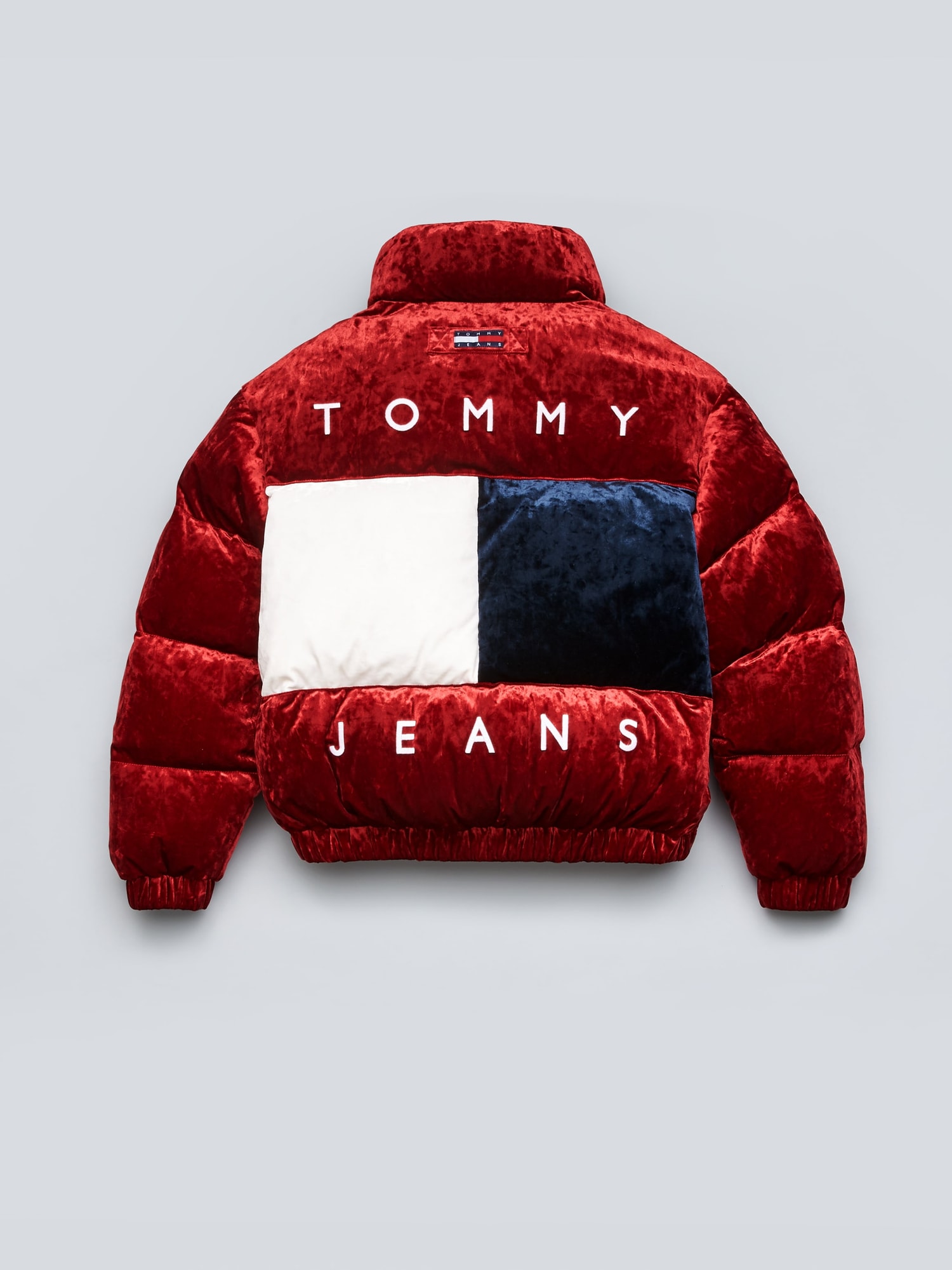 Tommy Jeans réédite des pièces vintage dans une nouvelle collection capsule