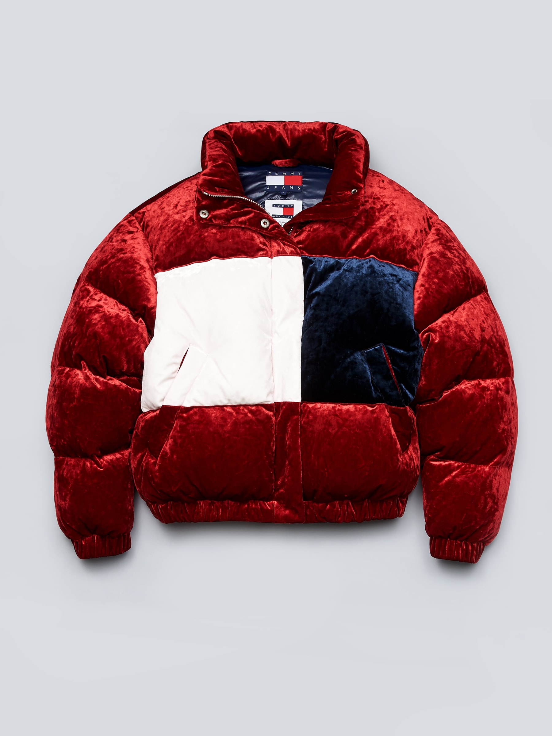 Tommy Jeans réédite des pièces vintage dans une nouvelle collection capsule